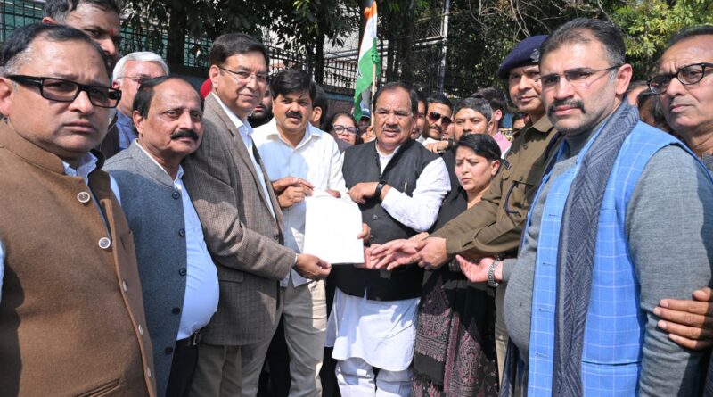 उत्तराखंड की बिगड़ती कानून-व्यवस्था के विरोध में कांग्रेस ने पुलिस मुख्यालय का घेराव किया