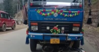 डंपर की चपेट में आए युवक की मौत, 108 सेवा की तकनीकी खराबी पर उठे सवाल