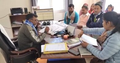 सिमली–देवार सड़क निर्माण की मांग को लेकर ग्रामीणों का लोनिवि थराली में ज्ञापन