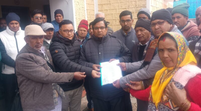 सेलंग–सलूड़–डुंग्रा सड़क निर्माण में अनियमितताओं के विरोध में ग्रामीणों का प्रदर्शन