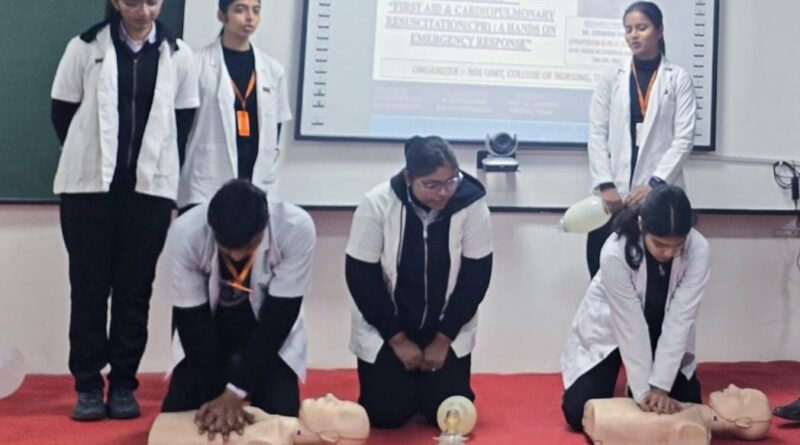 टीएमयू नर्सिंग छात्रों को हार्ट अटैक से बचाव के लिए सीपीआर की ट्रेनिंग