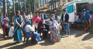 देवसारी में ग्राफिक एरा अस्पताल का निःशुल्क चिकित्सा शिविर, 60 मरीजों की जांच