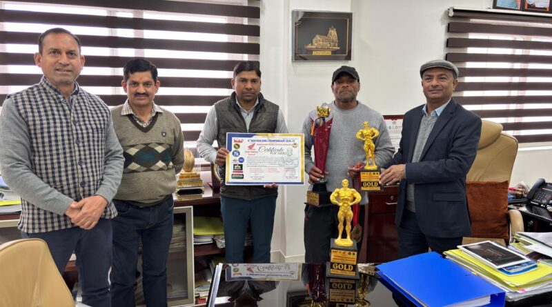 यूजेवीएन के कार्मिक नरेन्द्र कश्यप ने बाॅडी बिल्डिंग में जीते दो स्वर्ण पदक