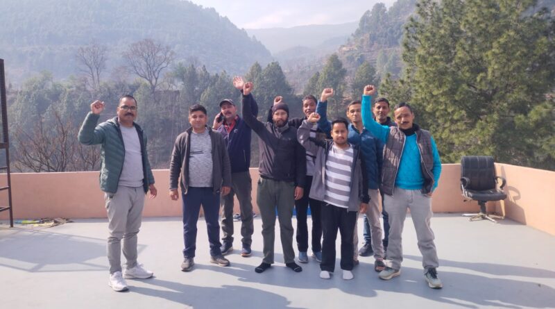 लोनिवि थराली में मिनिस्ट्रीयल कर्मचारियों का कार्यबहिष्कार दूसरे दिन भी जारी