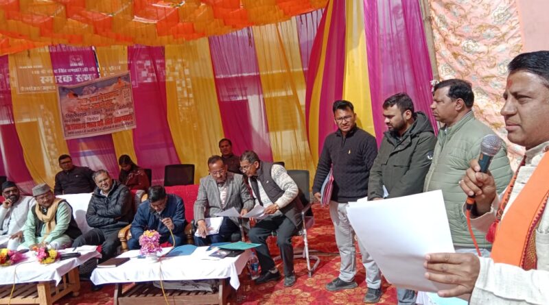 वेतन विसंगति को लेकर अतिथि शिक्षक बैठे अनिश्चितकालीन धरने पर