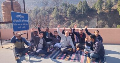 लोनिवि मिनिस्टीरियल कर्मचारियों का कार्यबहिष्कार पांचवें दिन भी जारी, कामकाज ठप