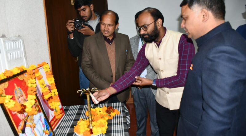 पाठ्यक्रम में भारतीय ज्ञान परंपरा के एकीकरण पर छह दिवसीय क्षमता निर्माण कार्यक्रम  शुरू