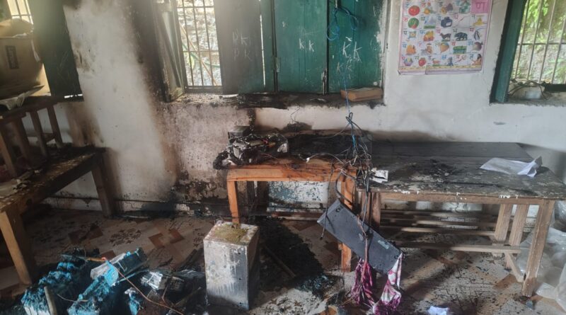 शॉर्ट सर्किट से प्राथमिक विद्यालय पैणी में आग, कंप्यूटर व फर्नीचर जले