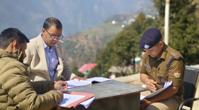 थाना पोखरी का एसडीएम ने किया औचक निरीक्षण, लंबित मामलों के शीघ्र निस्तारण के निर्देश