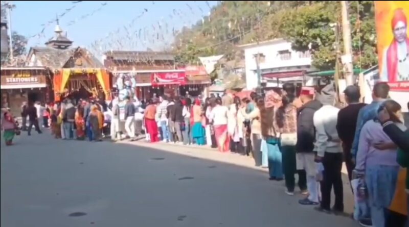 महाशिवरात्रि पर उत्तरकाशी में उमड़ा आस्था का सैलाब(देखिये वीडियो)