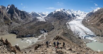 हिमालयी ग्लेशियरों की रहस्यमयी चाल: मलबे की परत तय कर रही है बर्फ के पिघलने की रफ्तार