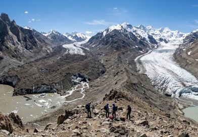 हिमालयी ग्लेशियरों की रहस्यमयी चाल: मलबे की परत तय कर रही है बर्फ के पिघलने की रफ्तार हिमालयी ग्लेशियरों की रहस्यमयी चाल: मलबे की परत तय कर रही है बर्फ के पिघलने की रफ्तार
