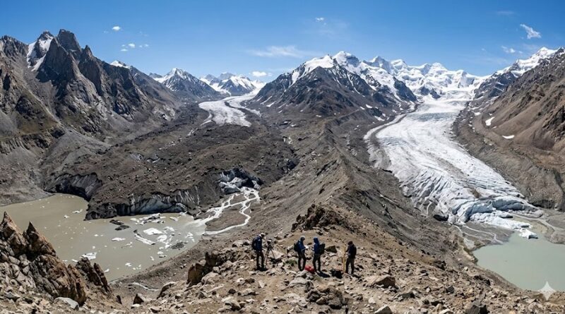 हिमालयी ग्लेशियरों की रहस्यमयी चाल: मलबे की परत तय कर रही है बर्फ के पिघलने की रफ्तार