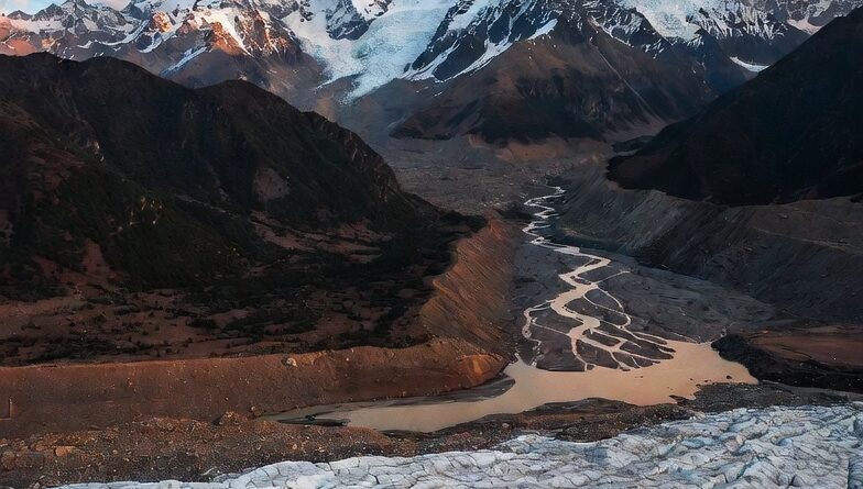 विश्व जल दिवस पर विशेष: हिमालय—एशिया के जलस्तम्भ पर बढ़ता संकट