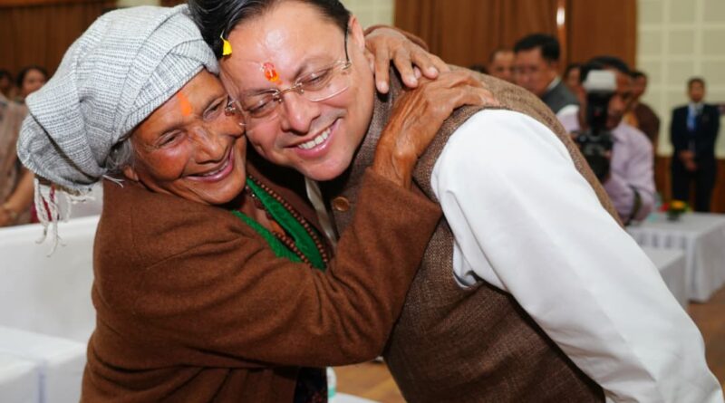 मुख्यमंत्री धामी ने अंतर्राष्ट्रीय महिला दिवस पर 38 वरिष्ठ महिलाओं को किया सम्मानित