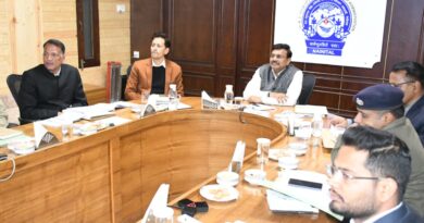 मुख्य सचिव ने नैनीताल में विकास कार्यों की समीक्षा की, समयबद्धता और गुणवत्ता पर दिया जोर