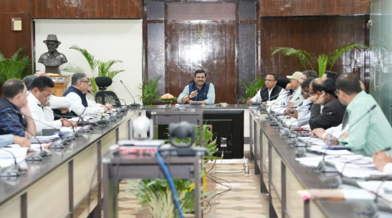 मुख्यमंत्री घोषणाओं की समीक्षा, योजनाएं समय पर पूरी करने के निर्देश