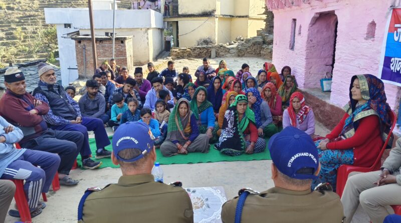 होली पर शांति और सतर्कता का संदेश: सिनाऊ तल्ला-मल्ला में पुलिस-ग्रामीण बैठक