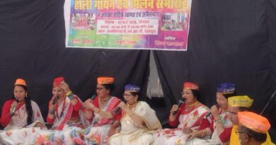 दून पुस्तकालय में संगीताजंलि की शानदार होली प्रस्तुति