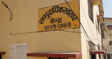 थराली क्षेत्र में बंदरों और कुत्तों का आतंक फिर भी अस्पताल में रेबीज के टीके नहीं