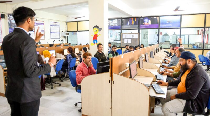 एआई टूल्स से एजुकेशन, रिसर्च और इंडस्ट्रीज़ में नई संभावनाएं