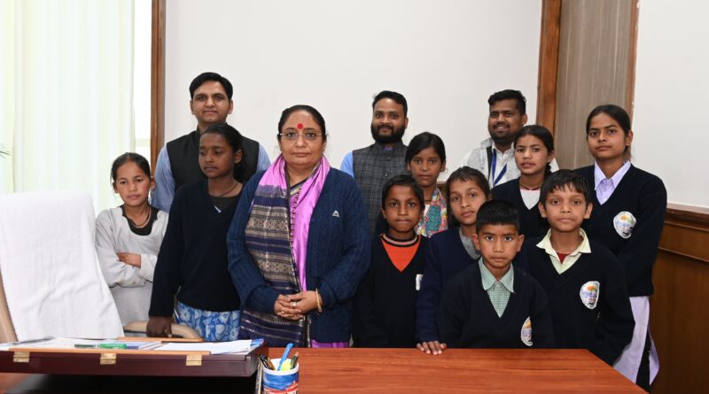 मातृ-पितृ विहीन बच्चों ने देखा विधानसभा सत्र, लोकतांत्रिक प्रक्रिया से हुए रूबरू