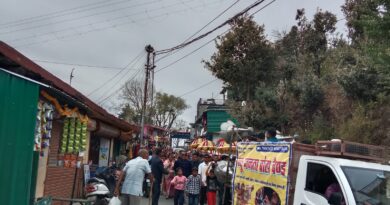 पोखरी में पार्किंग व्यवस्था के अभाव से बढ़ी जाम की समस्या, लोगों ने की पार्किंग निर्माण की मांग