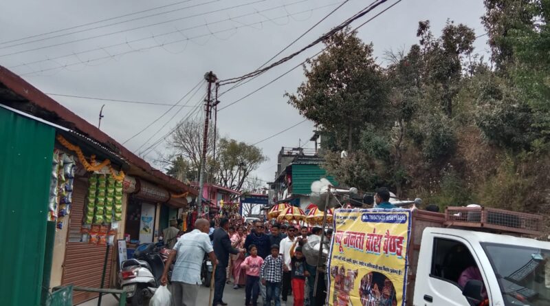 पोखरी में पार्किंग व्यवस्था के अभाव से बढ़ी जाम की समस्या, लोगों ने की पार्किंग निर्माण की मांग