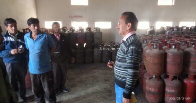 तहसीलदार व खाद्य निरीक्षक ने पोखरी में गैस गोदाम और होटलों में चलाया संयुक्त निरीक्षण अभियान