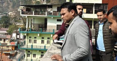 चारधाम यात्रा मार्ग पर पार्किंग व्यवस्थाओं का सचिव ने किया निरीक्षण