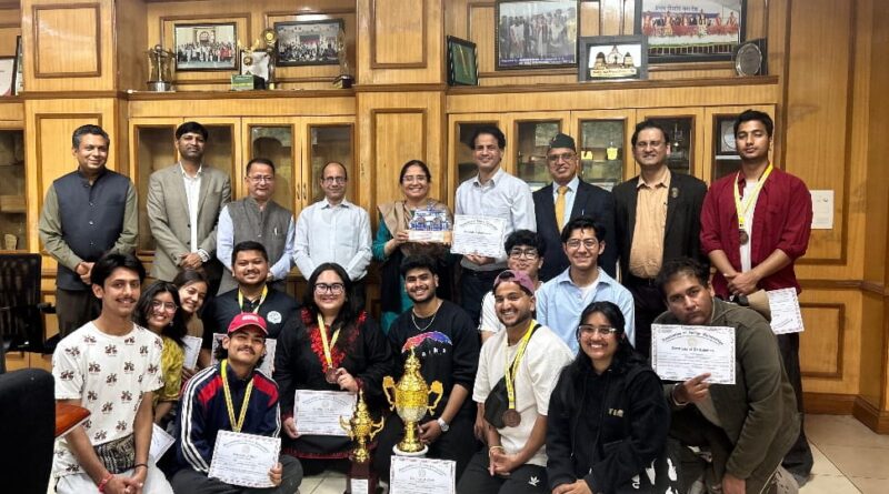 दून विश्वविद्यालय के छात्रों का इंटर-यूनिवर्सिटी यूथ फेस्टिवल में शानदार प्रदर्शन