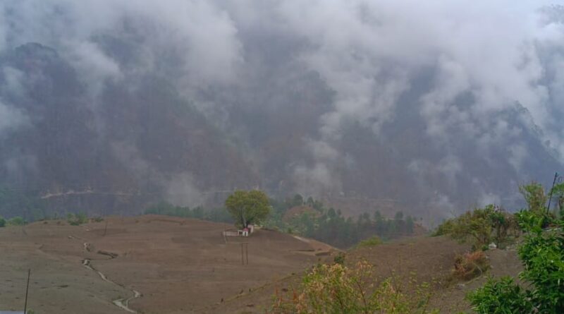 मूसलाधार बारिश से जनजीवन प्रभावित, किसानों के चेहरे खिले