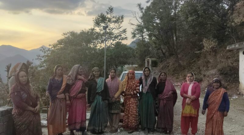 इज्जर गांव में महिलाओं का बड़ा फैसला: सार्वजनिक कार्यक्रमों में शराब परोसने पर सख्त पाबंदी