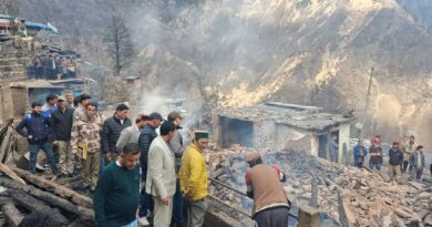 फिताड़ी अग्निकांड: प्रभावितों के बीच पहुंचे जिलाधिकारी 