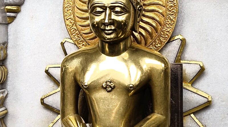 महावीर जयंती पर विशेष :   युद्ध के साए में महावीर स्वामी शांति की किरण