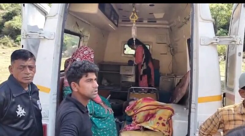 घास लेने गयी महिला पर भालू का हमला, घायल को एयर लिफ्ट कर पहुँचाया हायर सेंटर
