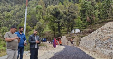 हापला–गुणम–नैल मोटर मार्ग पर डामरीकरण अंतिम चरण में, जल्द मिलेगा बेहतर यातायात का लाभ