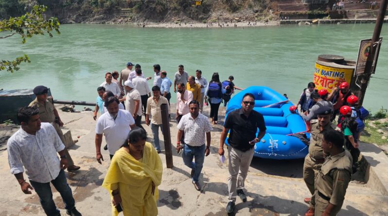 कुंभ मेला 2027 की तैयारी: मेला प्रशासन ने स्वर्गाश्रम क्षेत्र का भ्रमण कर घाटों का लिया जायजा