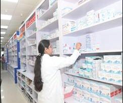 चिकित्‍सक की पर्ची को संभावनाओं में बदलते युवा फार्मासिस्ट