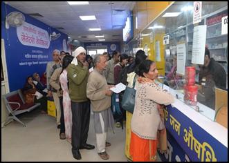 जन औषधि में सस्ती दवाएँ कम पैसे होने के बावजूद गुणवत्‍तापूर्ण स्‍वास्‍थ्‍य सेवा सुनिश्चित करती हैं