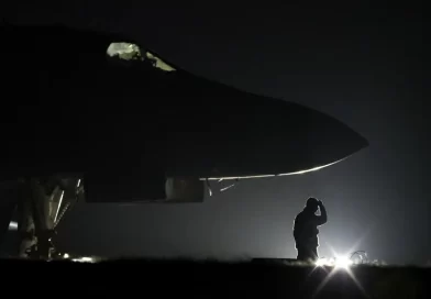 रात एक जोखिम भरी मिशन में अमेरिकी कमांडो ने ईरान के भीतर गहरे फँसे वायुसेना अधिकारी को बचाया रात एक जोखिम भरी मिशन में अमेरिकी कमांडो ने ईरान के भीतर गहरे फँसे वायुसेना अधिकारी को बचाया