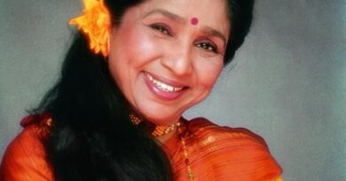 आशा भोंसले: सुरों की ‘फिनिक्स’ और वर्सटैलिटी की आधुनिक परिभाषा