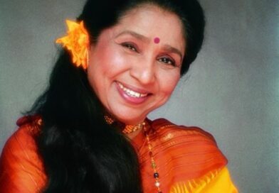 आशा भोंसले: सुरों की ‘फिनिक्स’ और वर्सटैलिटी की आधुनिक परिभाषा