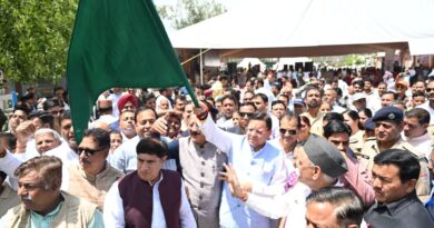 मुख्यमंत्री ने ऋषिकेश से चार धाम जाने वाली बसों को हरी झंडी दिखाकर किया रवाना