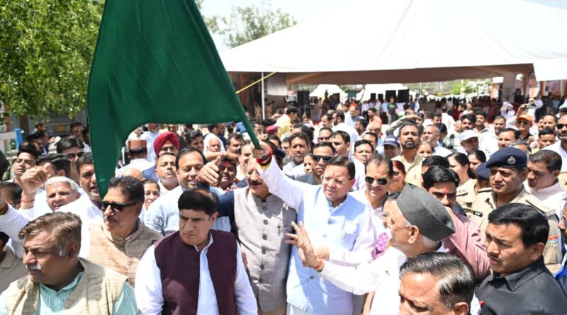 मुख्यमंत्री ने ऋषिकेश से चार धाम जाने वाली बसों को हरी झंडी दिखाकर किया रवाना