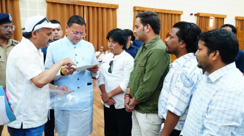 मुख्यमंत्री धामी ने नागरिकों की समस्याएं सुनीं