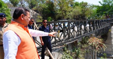 मुख्यमंत्री धामी ने किया मसूरी रोड स्थित  पुल का निरीक्षण; 3 माह में स्थायी पुल तैयार करने के निर्देश