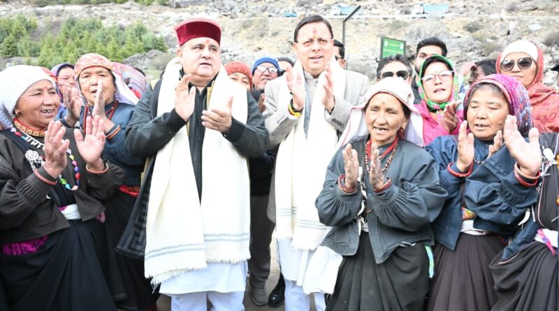 मुख्यमंत्री धामी पहुंचे भारत के प्रथम सीमांत गांव माणा, विकास कार्यों का लिया जायजा