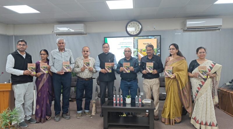 दून पुस्तकालय में गढ़वाली कहानियों के अनुवाद की पुस्तक पनाळ का लोकार्पण