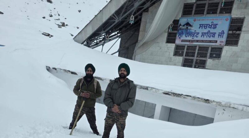 गोविंदघाट–हेमकुंट साहिब ट्रेक रूट पर 5–6 फीट बर्फ, सेना 15 अप्रैल के बाद हटाएगी बर्फ